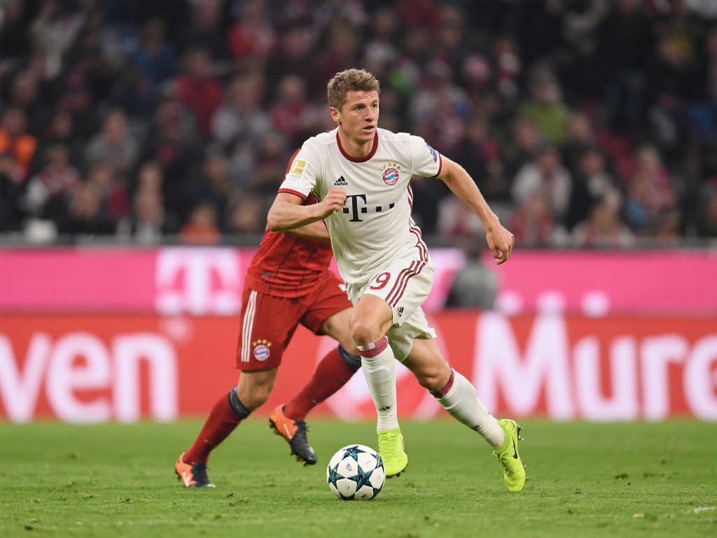 拜仁官方海报致敬传奇穆勒:捧起13座德甲冠军奖杯 托马斯·穆勒:拜仁的守护神
作为拜仁慕