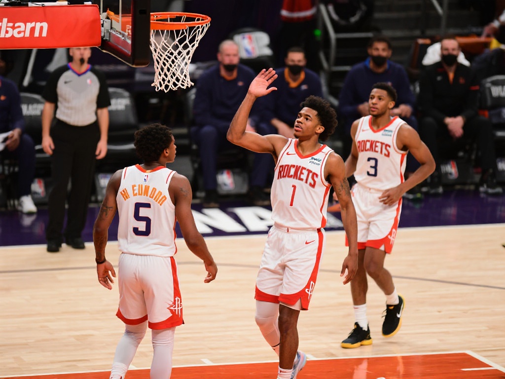 杰伦·格林爆发砍33分 火箭赛季横扫太阳杜兰特憾伤退 本场胜利不仅是火箭对太阳的赛季第三次击败